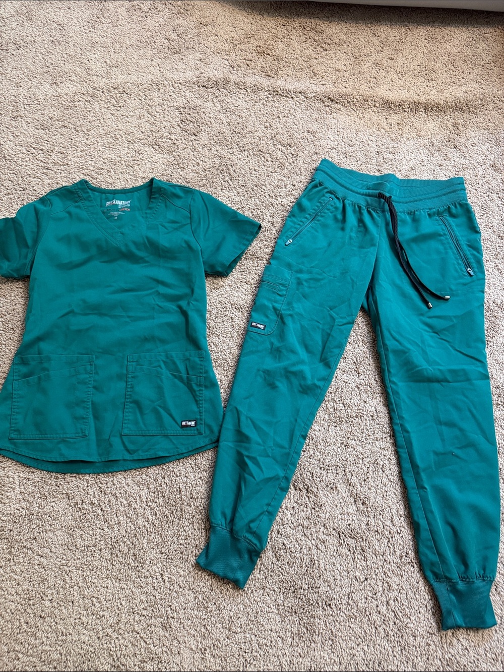Grey’s Anatomy two piece scrub set size extra small petite /extra small